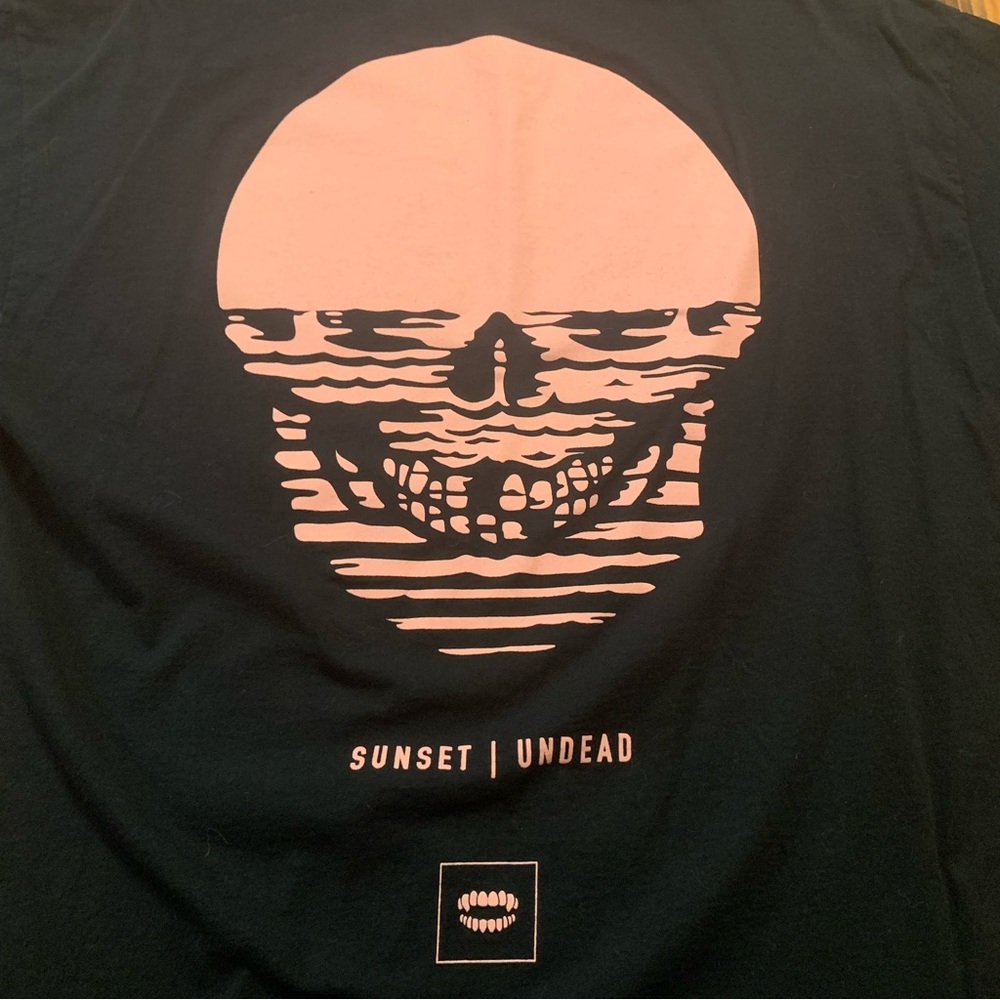 Chomp Black shirt. Size XL - Picture 4 of 6